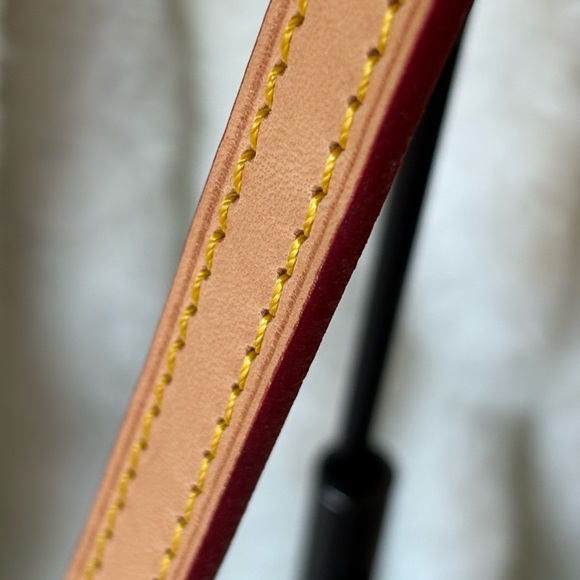 Dooney & Bourke Vibrant Green Crossbody Bag - Picture 4 of 9